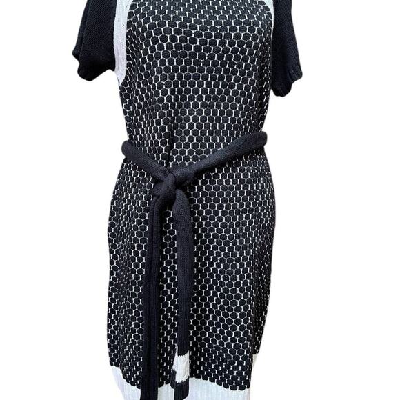 Made for Me to Look Amazing, women's XL sweater dress with detachable belt - Picture 3 of 7